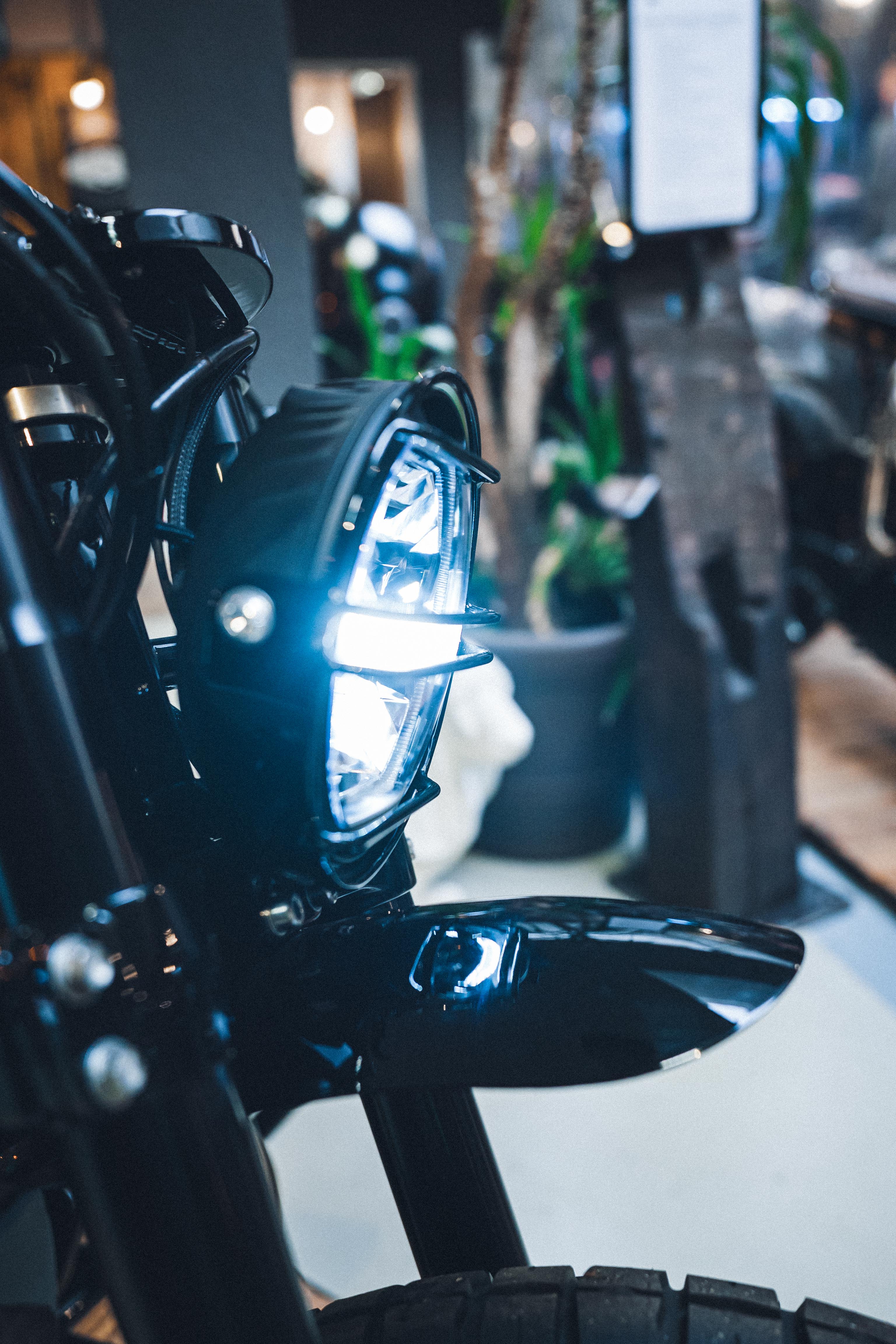 Koso LED-Hauptscheinwerfer "Thunderbolt"