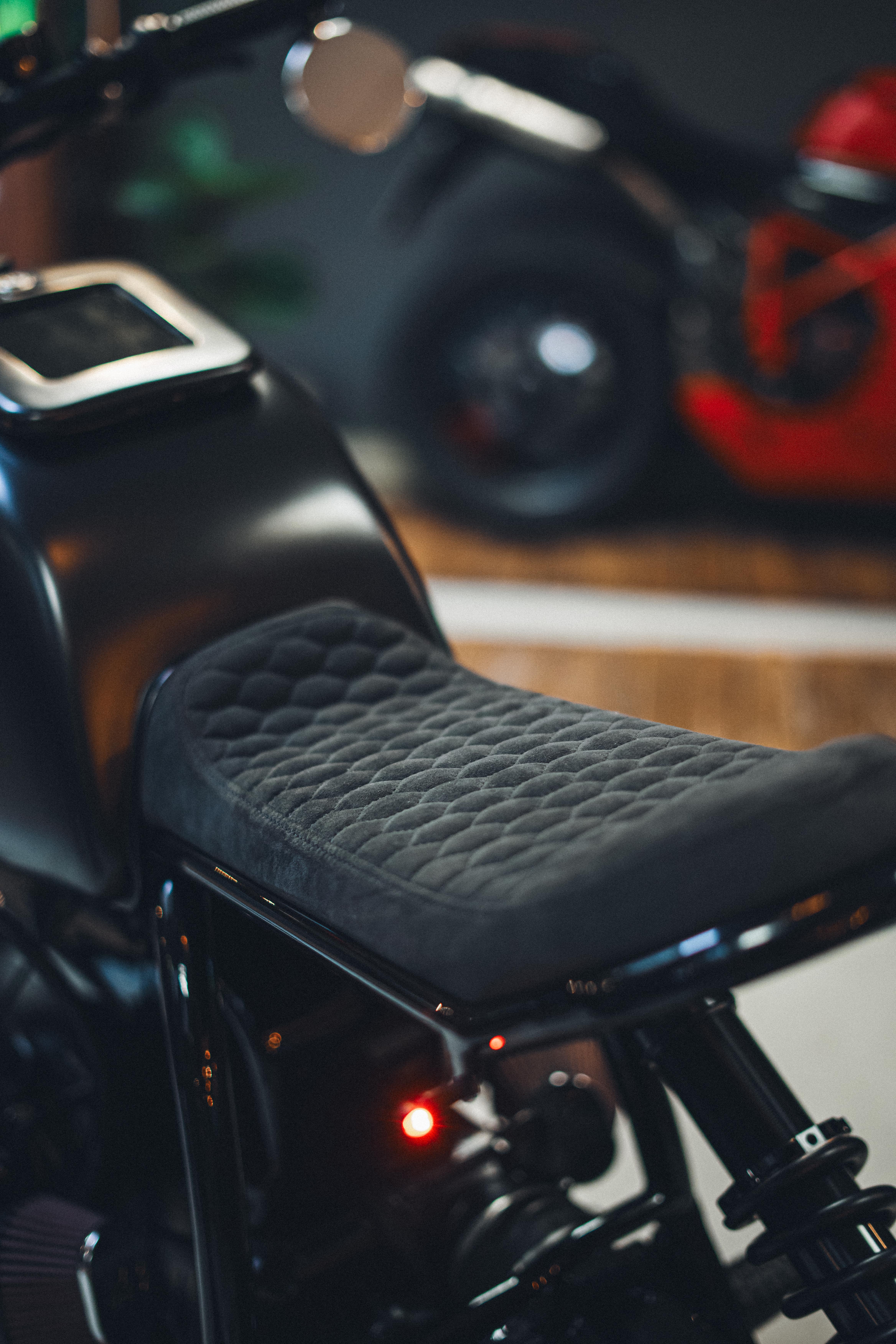 Ledersitze für Yamaha, BMW, Honda, Ducati, Harley- Sitz individuell auf Wunsch