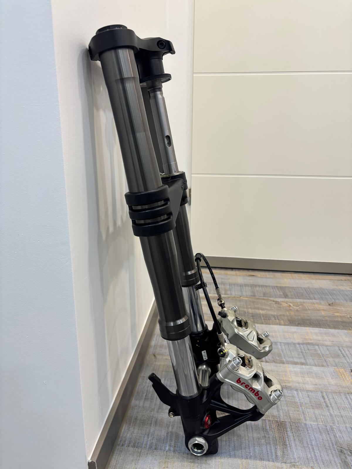Ducati Streetfighter V4 - Spezial Edition BMW K100/ K1100 und BMW R45-R100 USD Gabel 