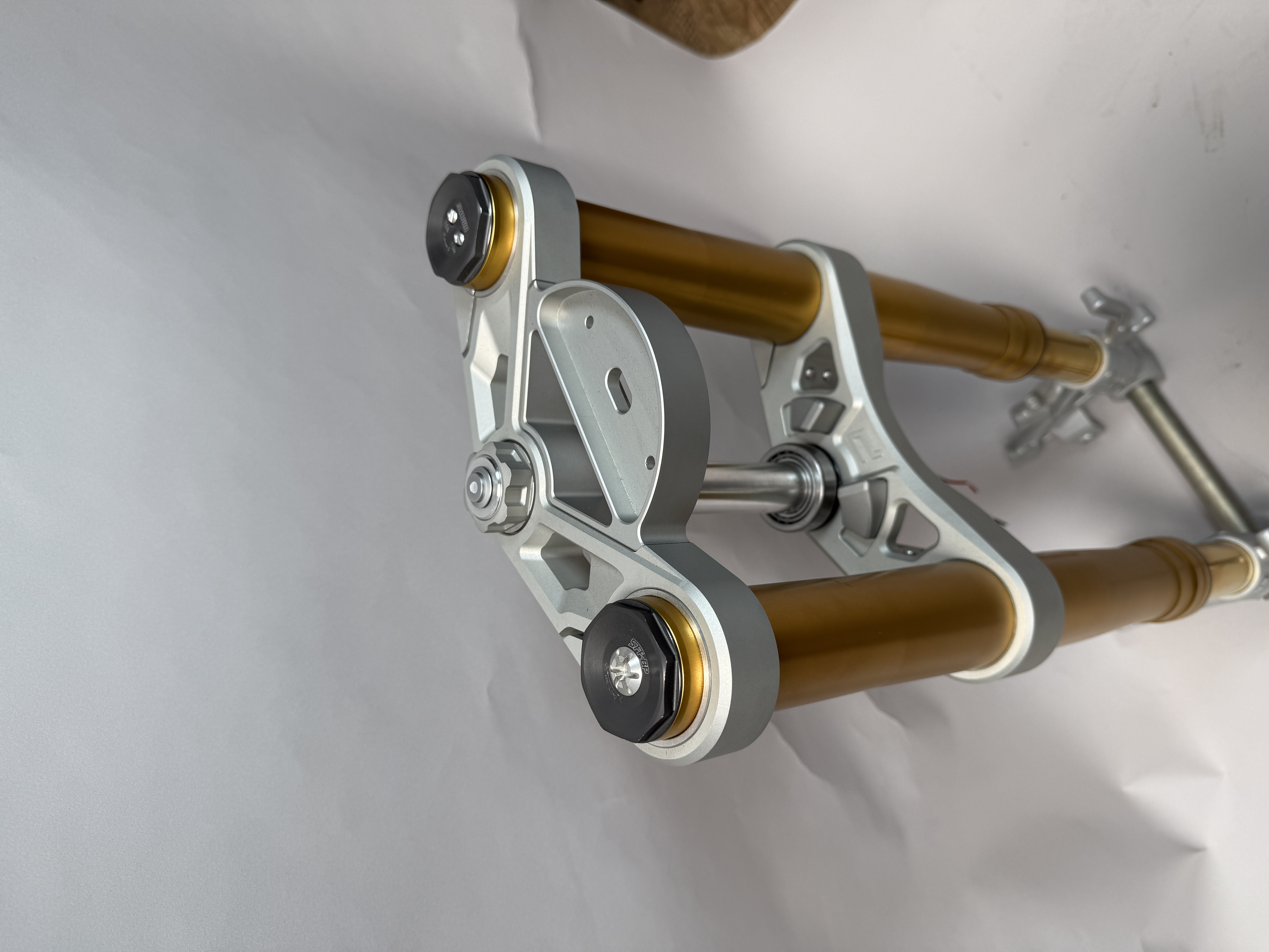 SHOWA USD-Gabel Set – Plug & Play für BMW K & R Modelle (mit Brembo-Bremssätteln)