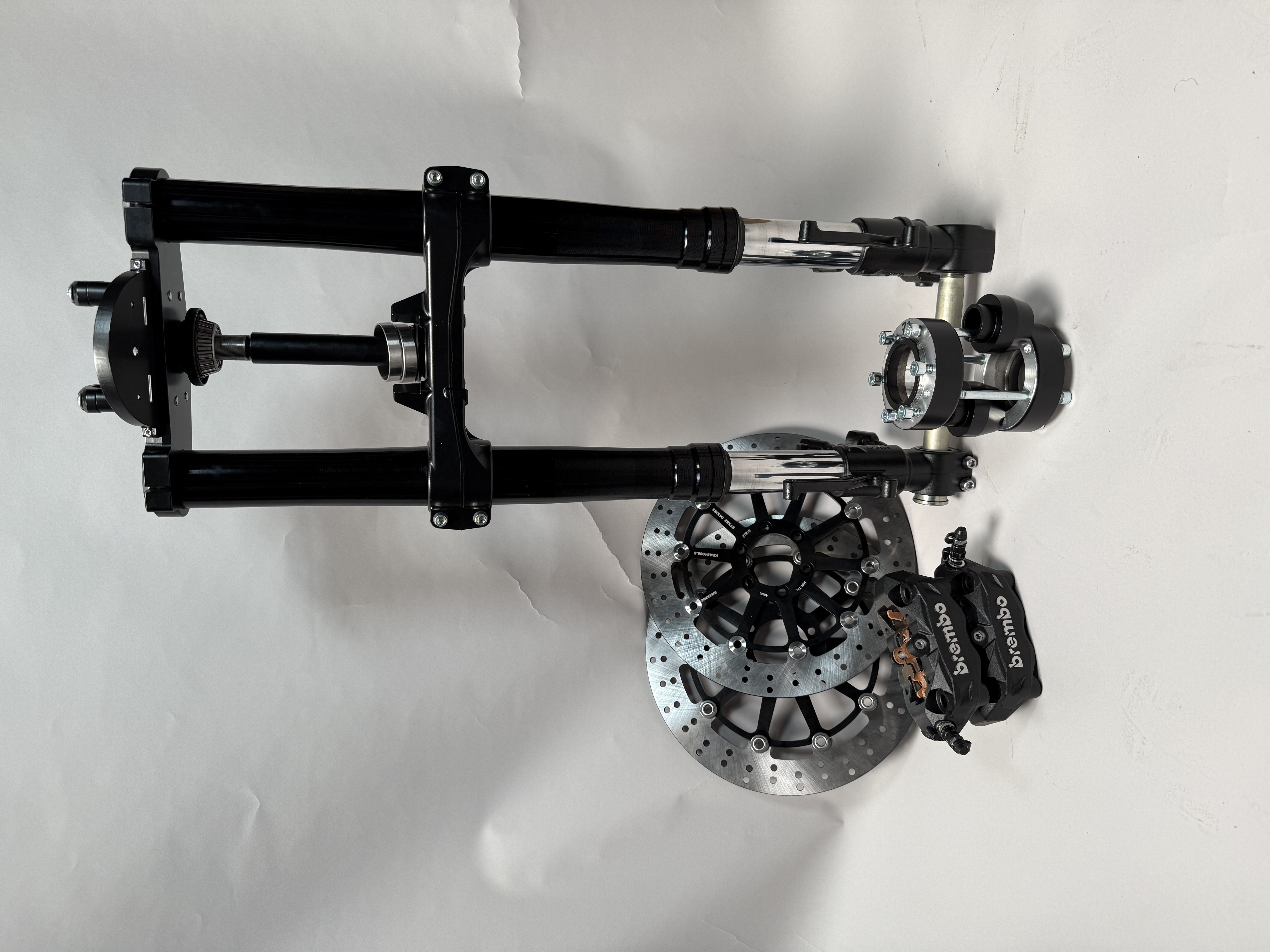 SHOWA USD-Gabel Set – Plug & Play für BMW K & R Modelle (mit Brembo-Bremssätteln)